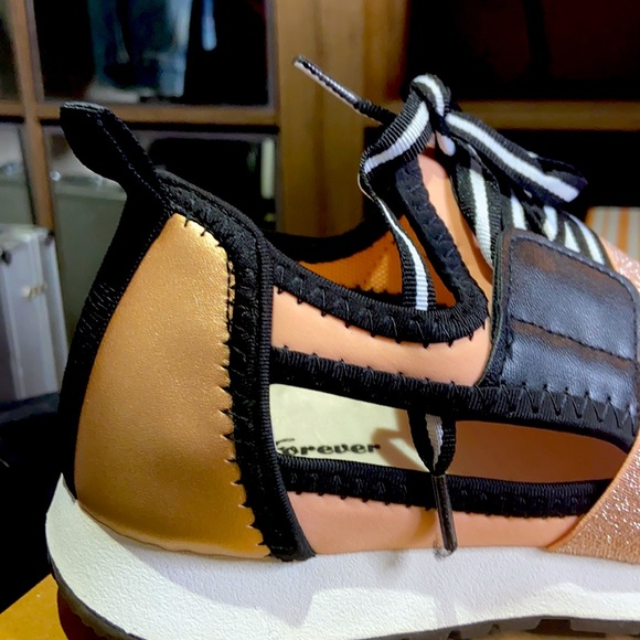 Blush sneakers - Picture 3 of 3